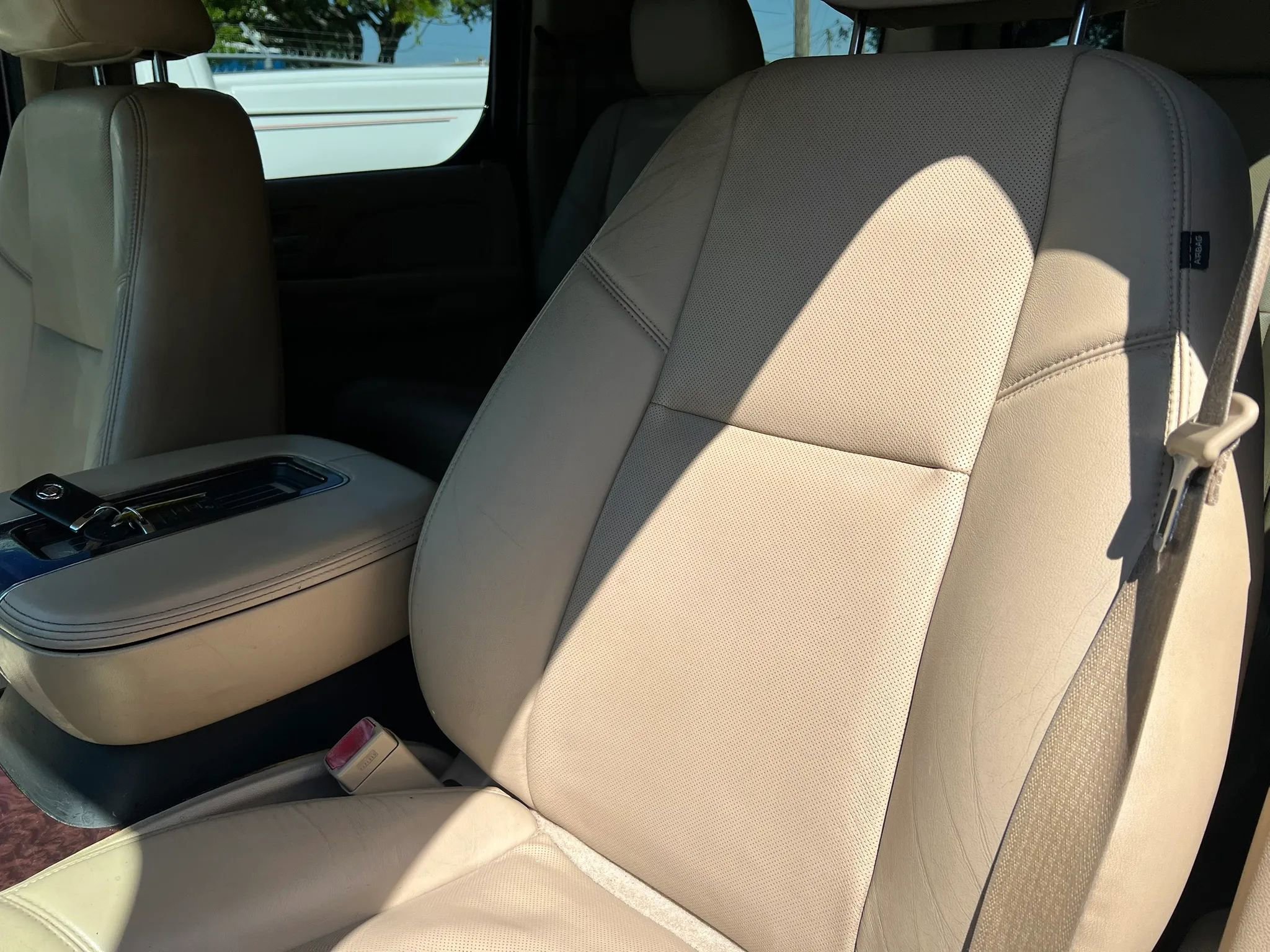 Used 2014 Cadillac Escalade ESV Luxury AWD/4WD image 7