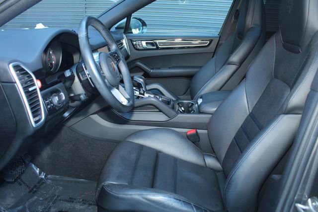 Certified 2023 Porsche Cayenne Coupe image 5