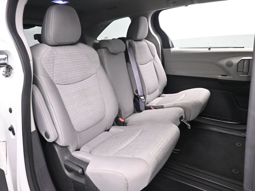 Used 2022 Toyota Sienna LE FWD image 19