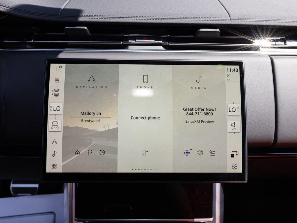 Used 2025 Land Rover Range Rover SE AWD/4WD image 39