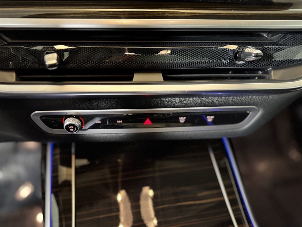 Used 2023 BMW X7 xDrive40i image 16