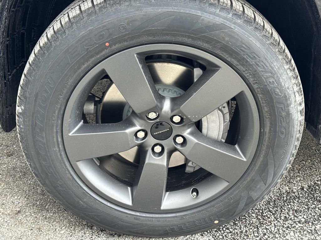 New 2026 Land Rover Defender 110 X-Dynamic SE image 10