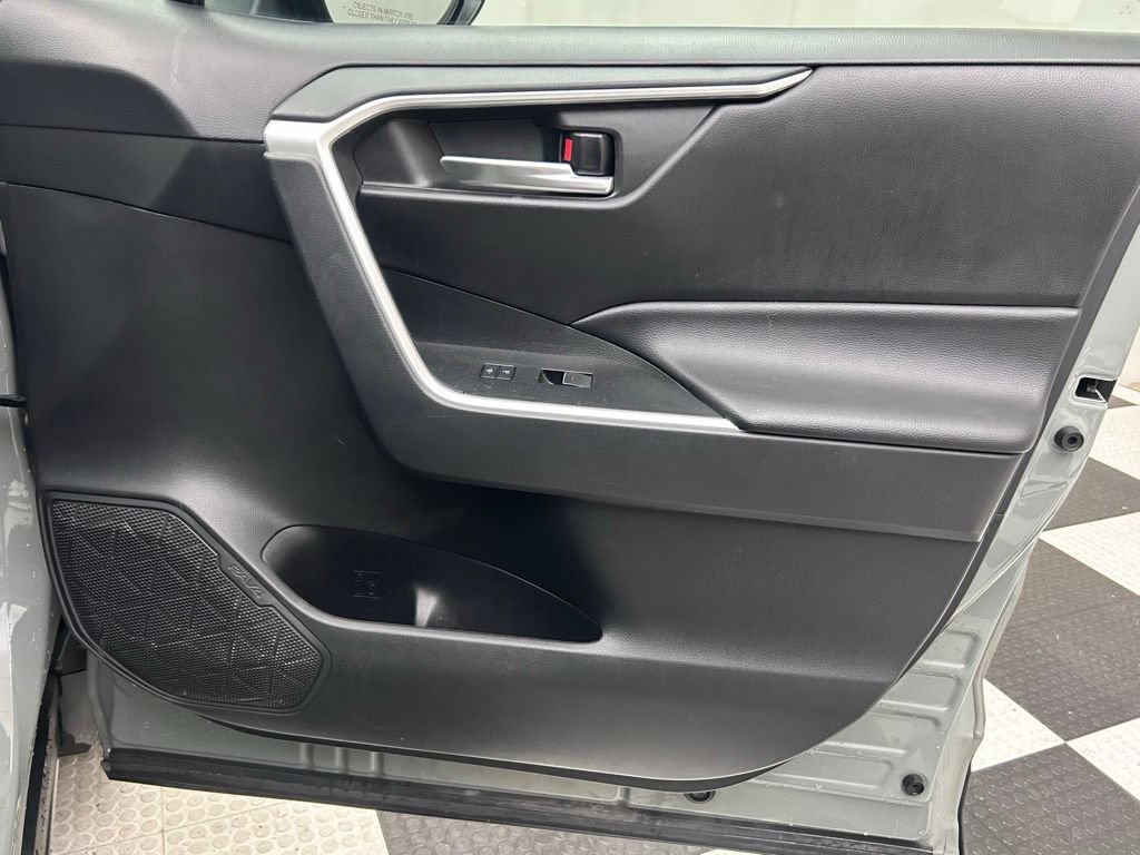 Used 2023 Toyota RAV4 XLE AWD/4WD image 16