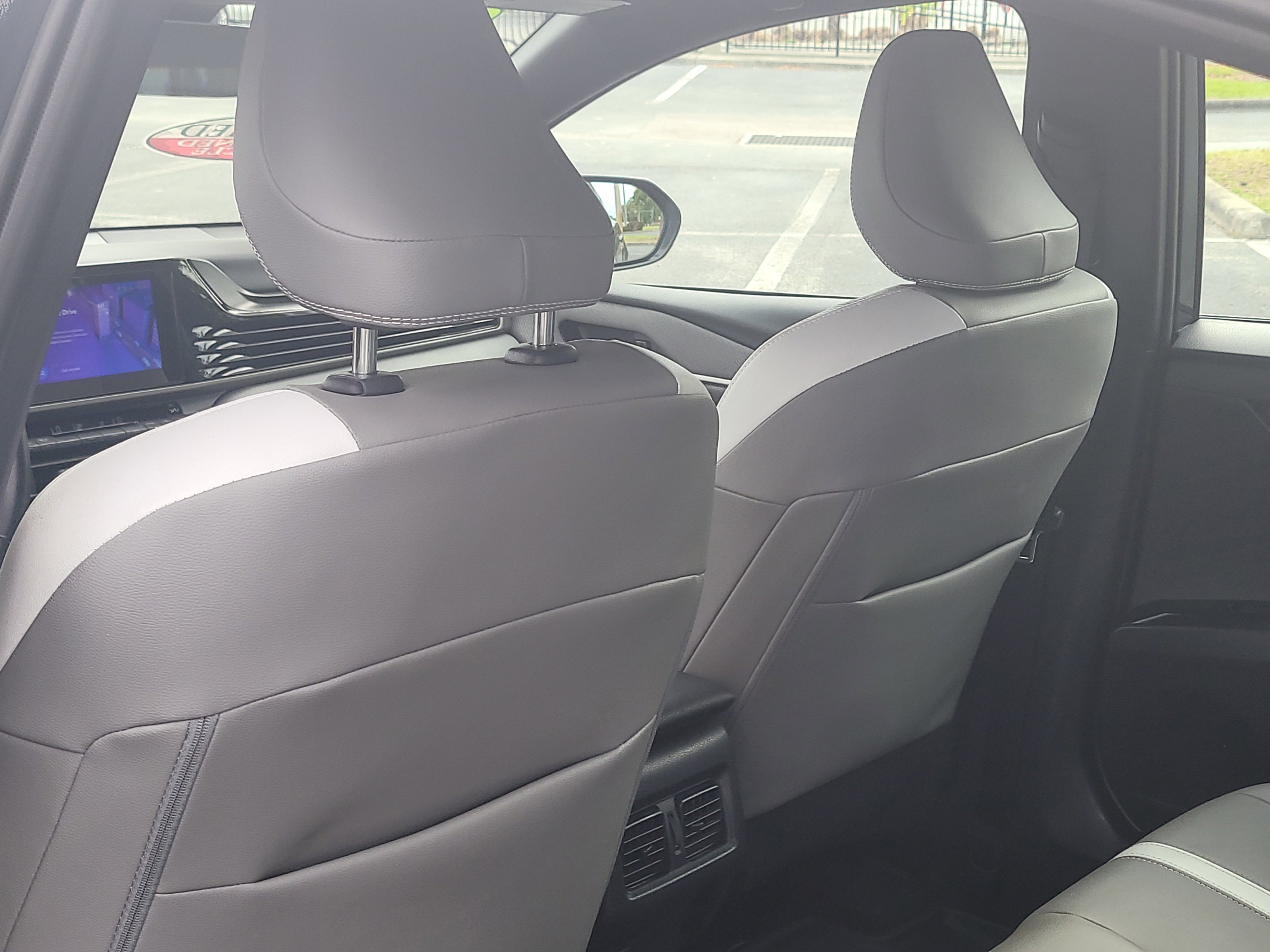 Used 2025 Toyota Camry SE image 12