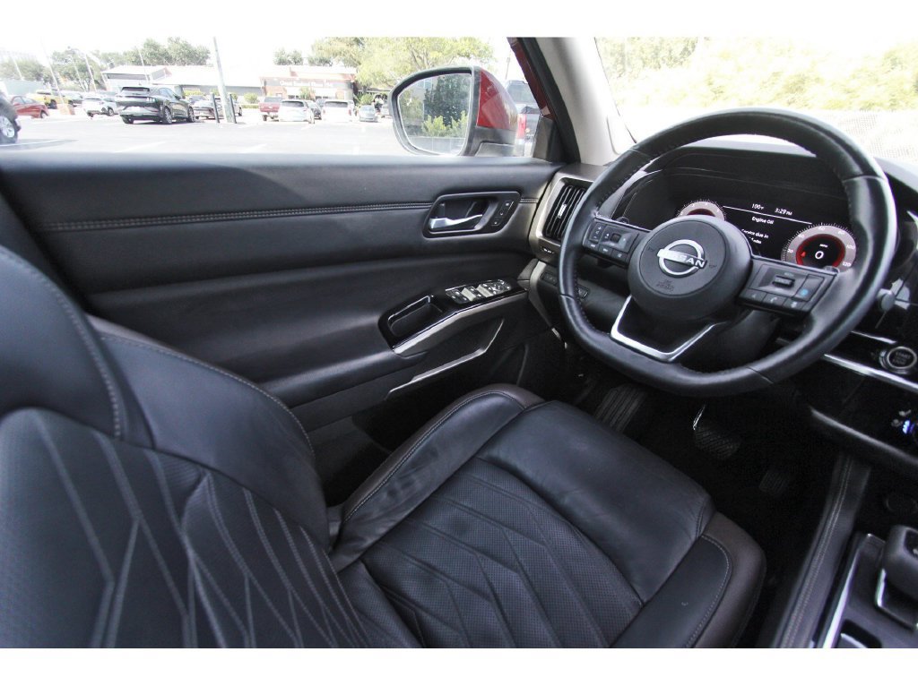 Used 2023 Nissan Pathfinder Platinum w/ Lighting Package (N93) FWD image 9