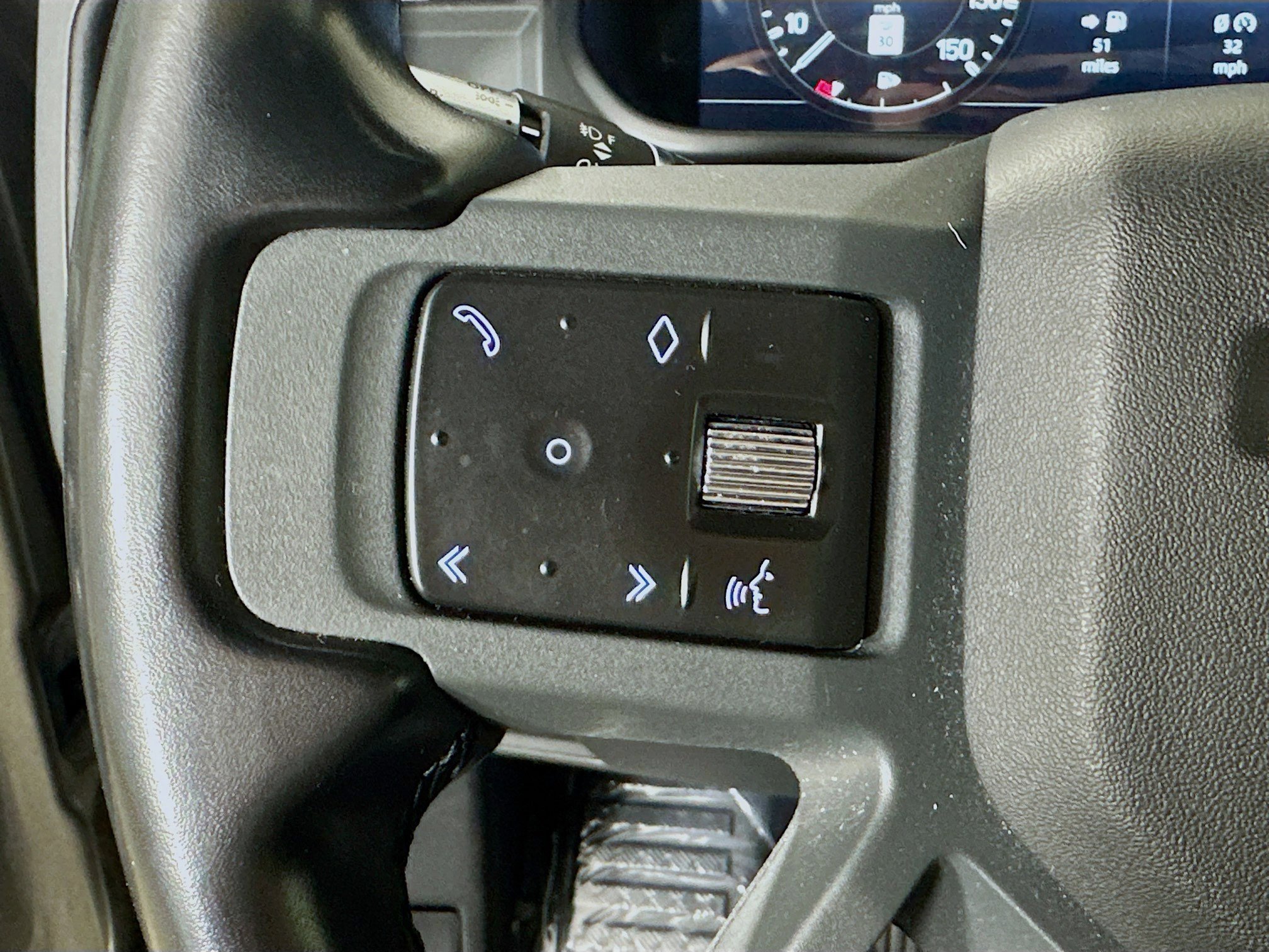 Used 2022 Land Rover Defender 110 X-Dynamic SE image 18