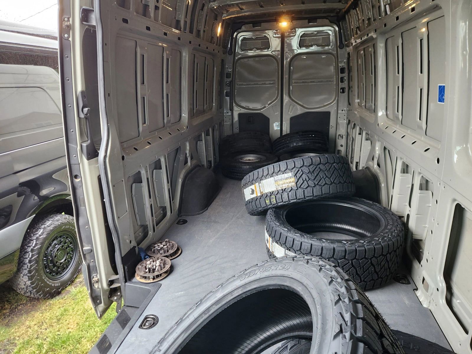 Used 2023 Mercedes-Benz Sprinter 2500 image 12