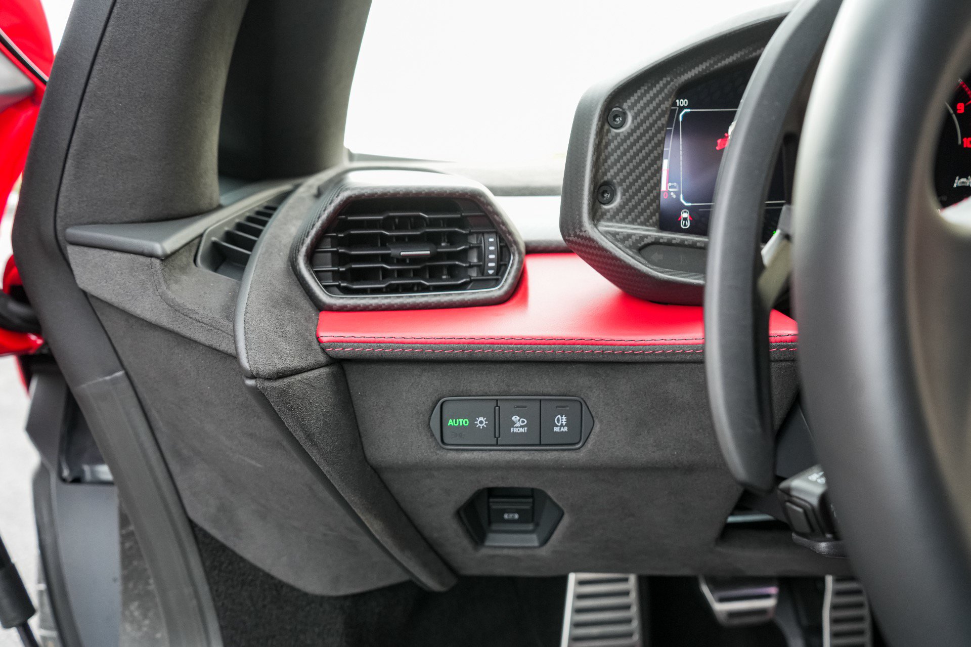 Used 2025 Lamborghini Revuelto AWD/4WD image 38