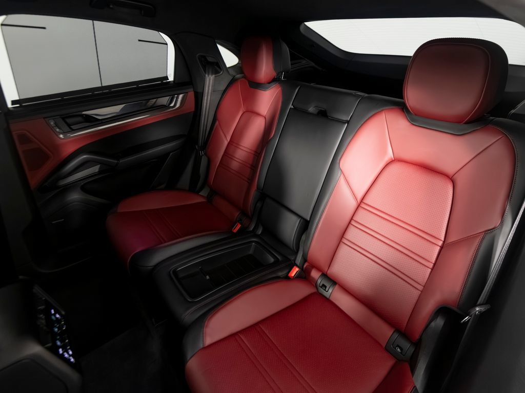 Certified 2024 Porsche Cayenne Turbo GT AWD/4WD image 40
