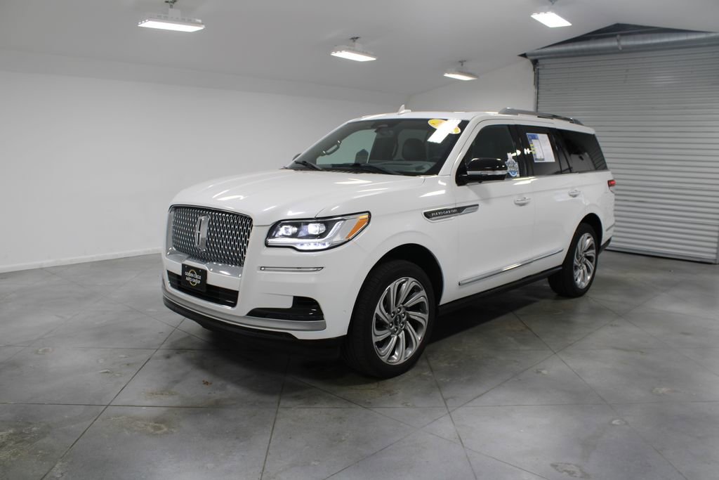 Used 2023 Lincoln Navigator Reserve image 4