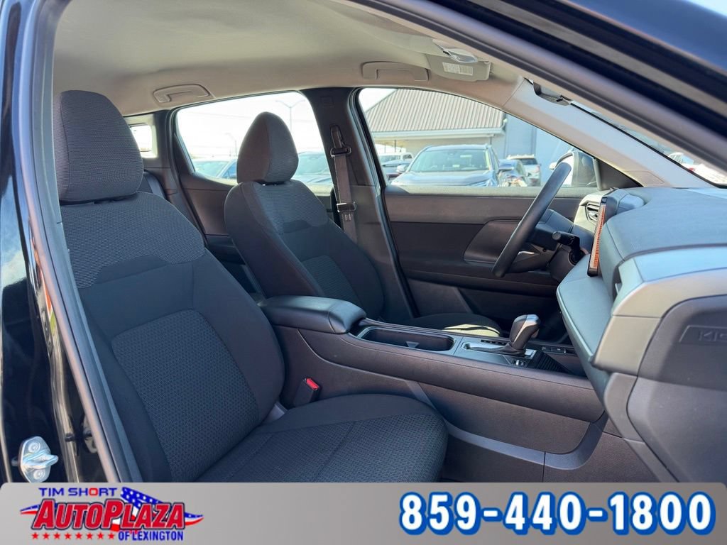 Used 2025 Nissan Kicks S AWD/4WD image 31