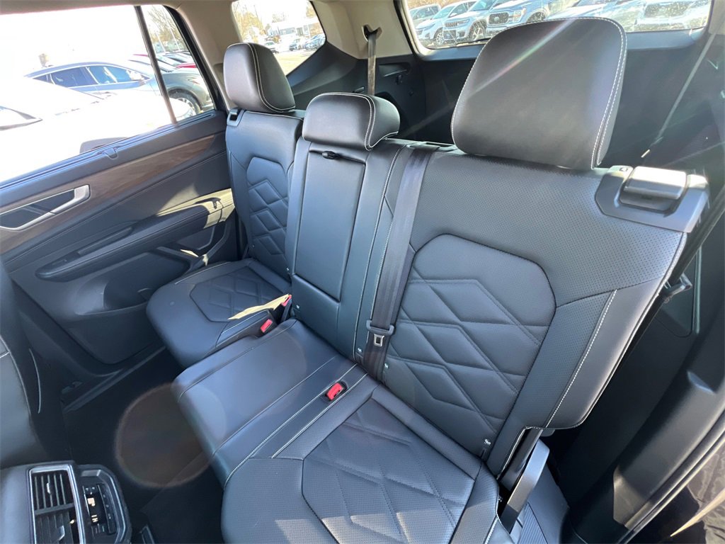 Used 2025 Volkswagen Atlas SE image 29