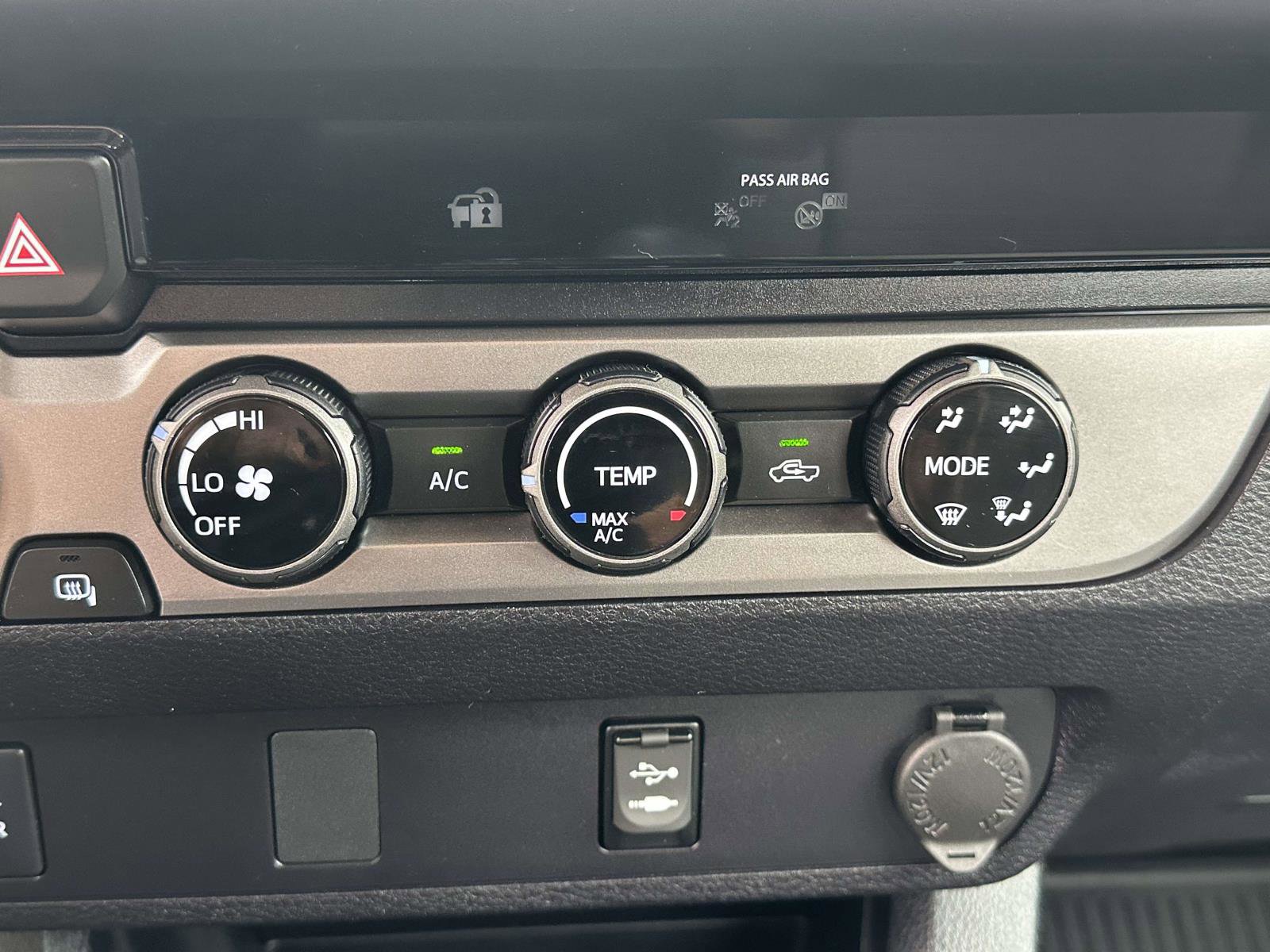 Used 2018 Toyota Tacoma SR image 6