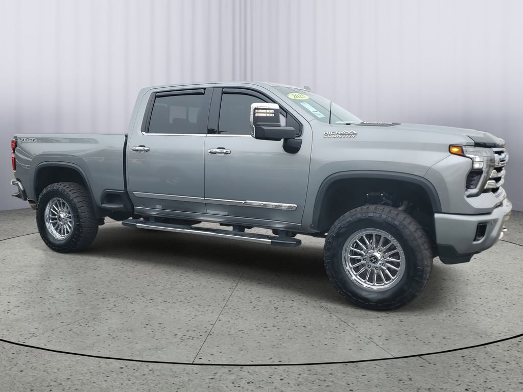 Used 2025 Chevrolet Silverado 2500 High Country w/ Technology Package image 3