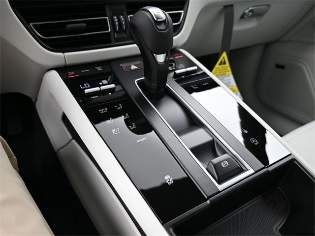 New 2026 Porsche Macan image 9