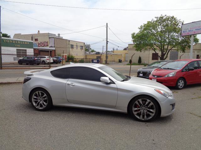 Used 2010 Hyundai Genesis 3.8 RWD image 3