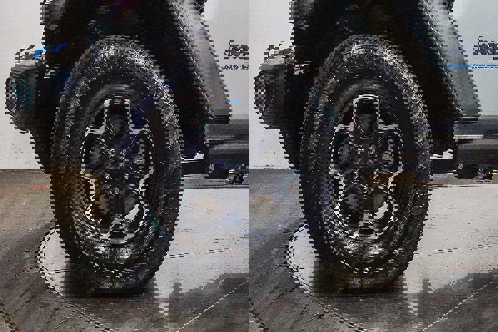 Used 2023 Jeep Wrangler Unlimited Rubicon 4xe AWD/4WD image 9