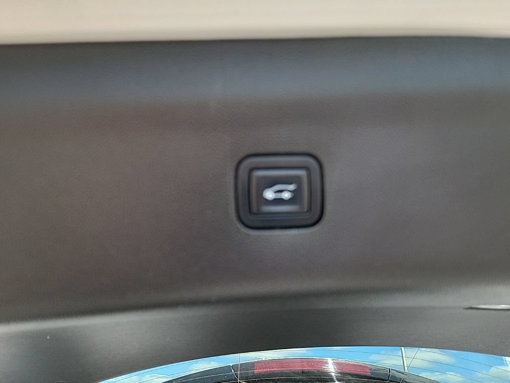 Used 2023 Buick Enclave Essence w/ Experience Buick Package AWD/4WD image 9