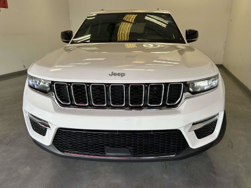 Used 2024 Jeep Grand Cherokee Limited AWD/4WD image 3
