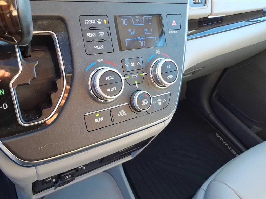 Used 2018 Toyota Sienna XLE AWD/4WD image 34