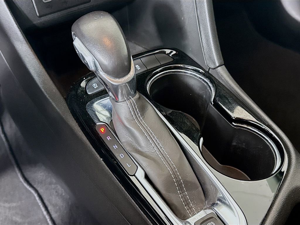 Used 2022 Buick Encore GX Essence FWD image 17