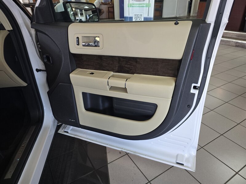 Used 2017 Ford Flex Limited w/ Equipment Group 301A AWD/4WD image 15