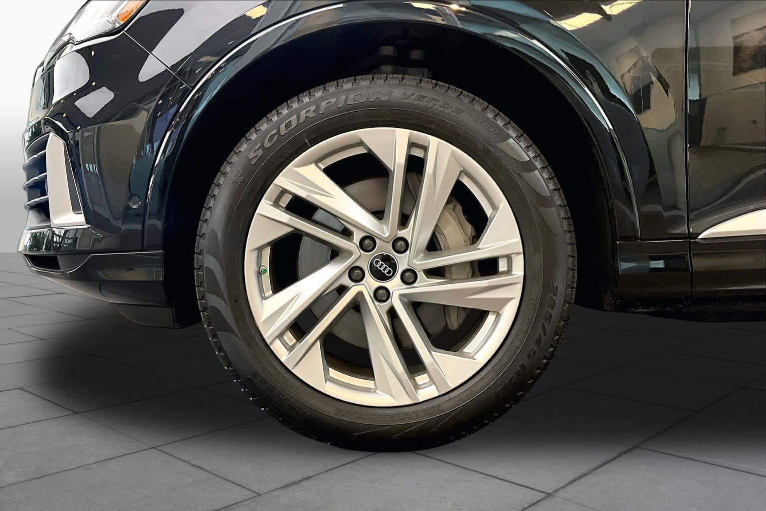 Used 2022 Audi Q7 3.0T Premium w/ Convenience Package AWD/4WD image 11