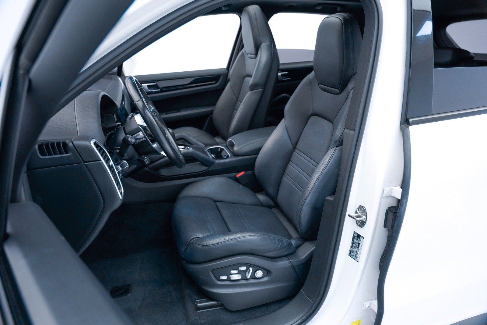 Certified 2020 Porsche Cayenne AWD/4WD image 5