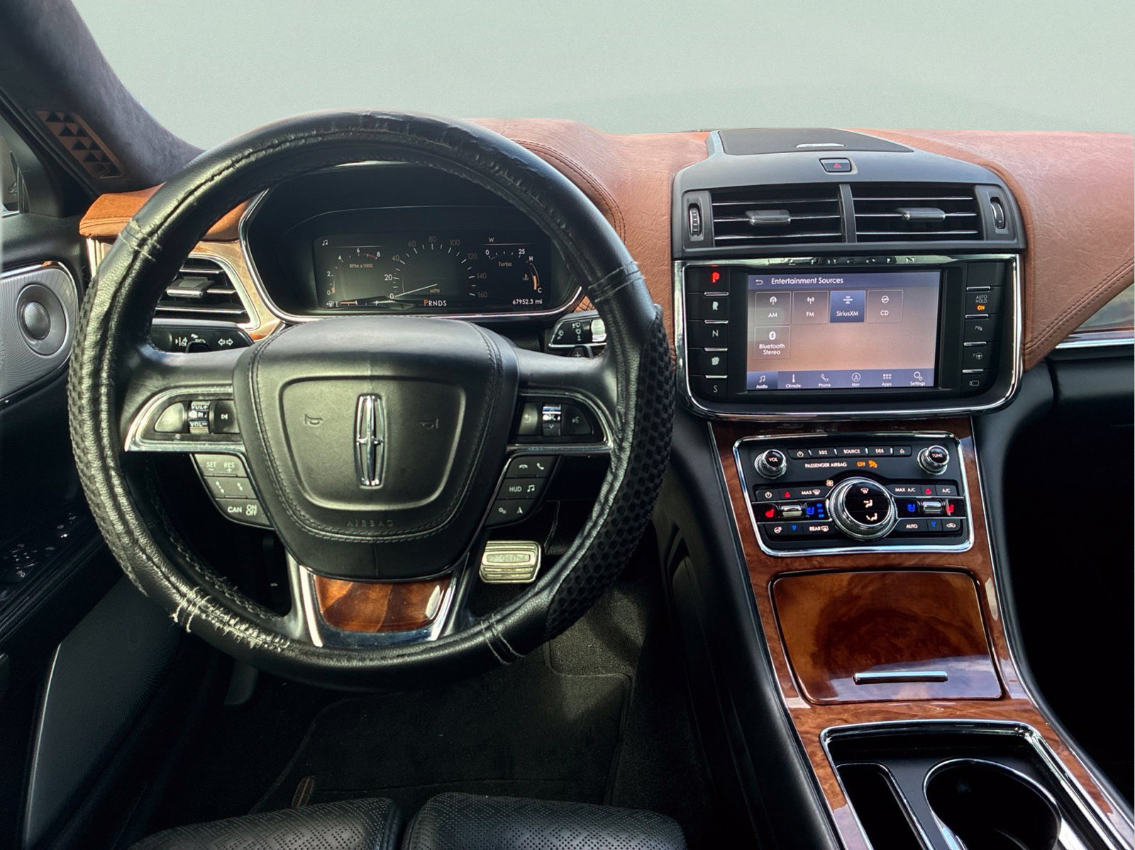 Used 2020 Lincoln Continental Black Label w/ Rear Seat Amenities Package FWD image 18
