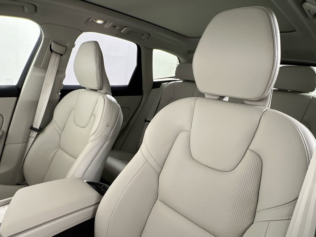 New 2026 Volvo XC60 B5 Ultra w/ Protection Package Premier image 12