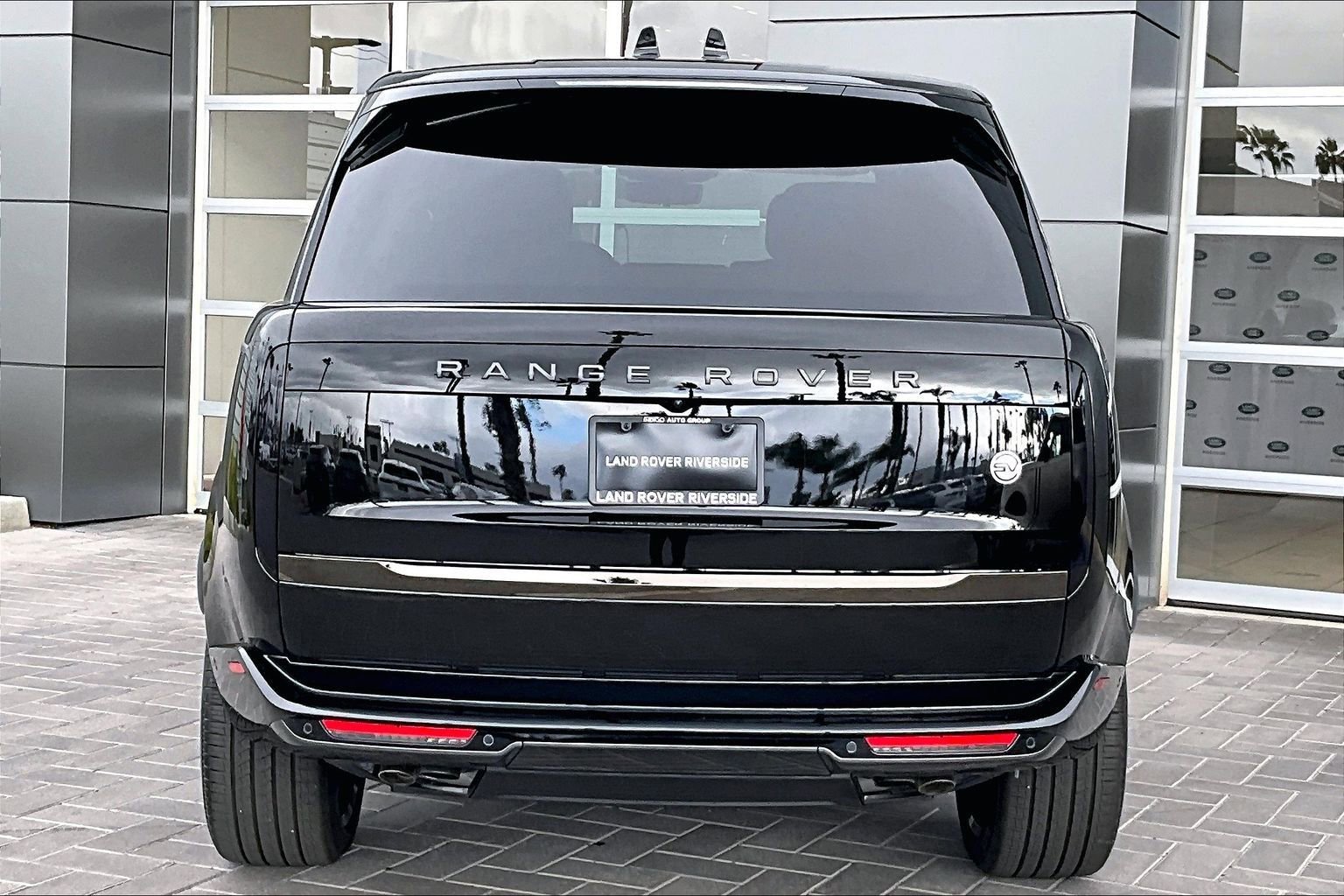 New 2026 Land Rover Range Rover SV image 4