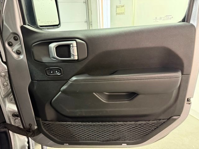 Used 2020 Jeep Gladiator Overland AWD/4WD image 25