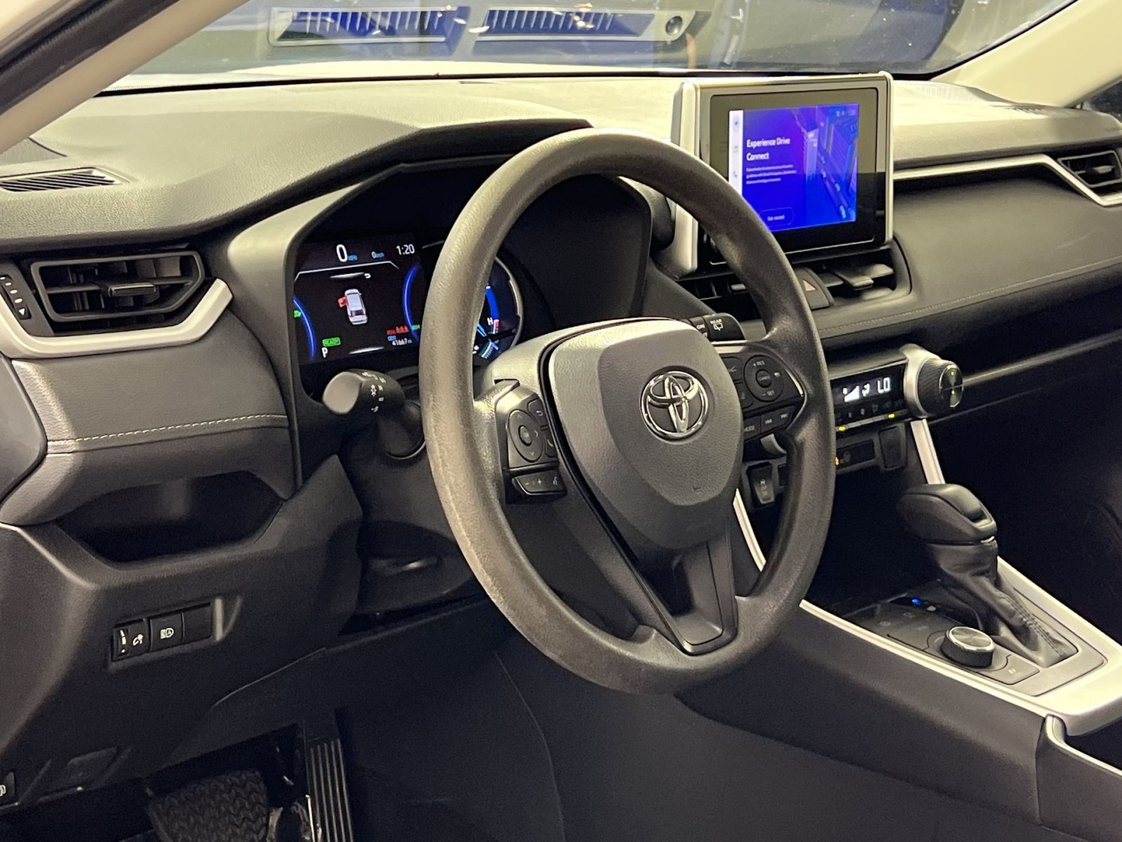 Used 2025 Toyota RAV4 XLE AWD/4WD image 16