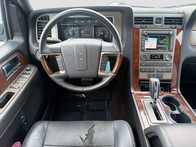 Used 2014 Lincoln Navigator 4WD image 24