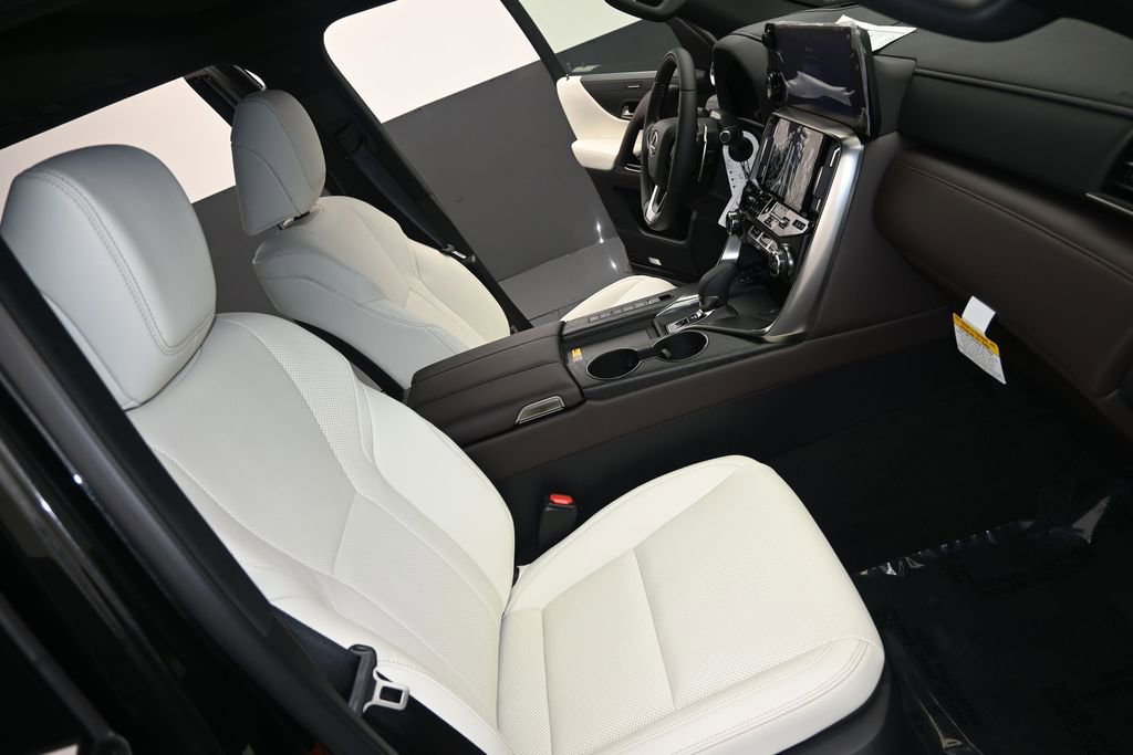 New 2026 Lexus LX 700h Luxury AWD/4WD image 13