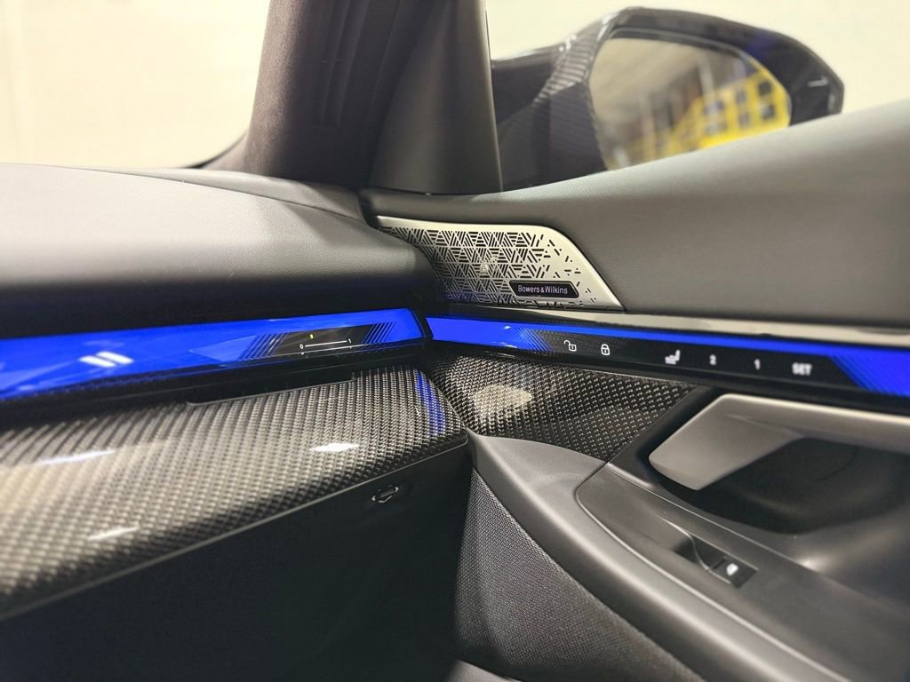 Used 2025 BMW M5 w/ Carbon Package image 32