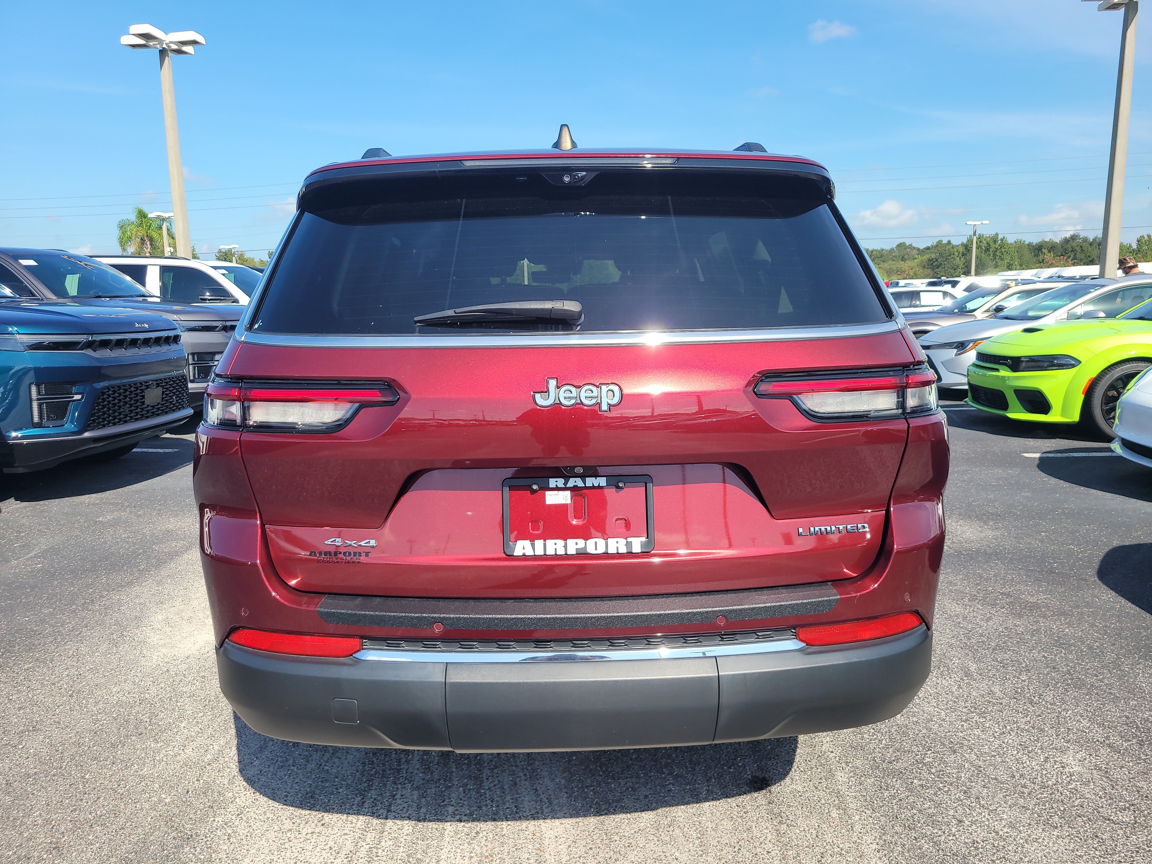 Used 2023 Jeep Grand Cherokee L Limited w/ Luxury Tech Group II AWD/4WD image 5