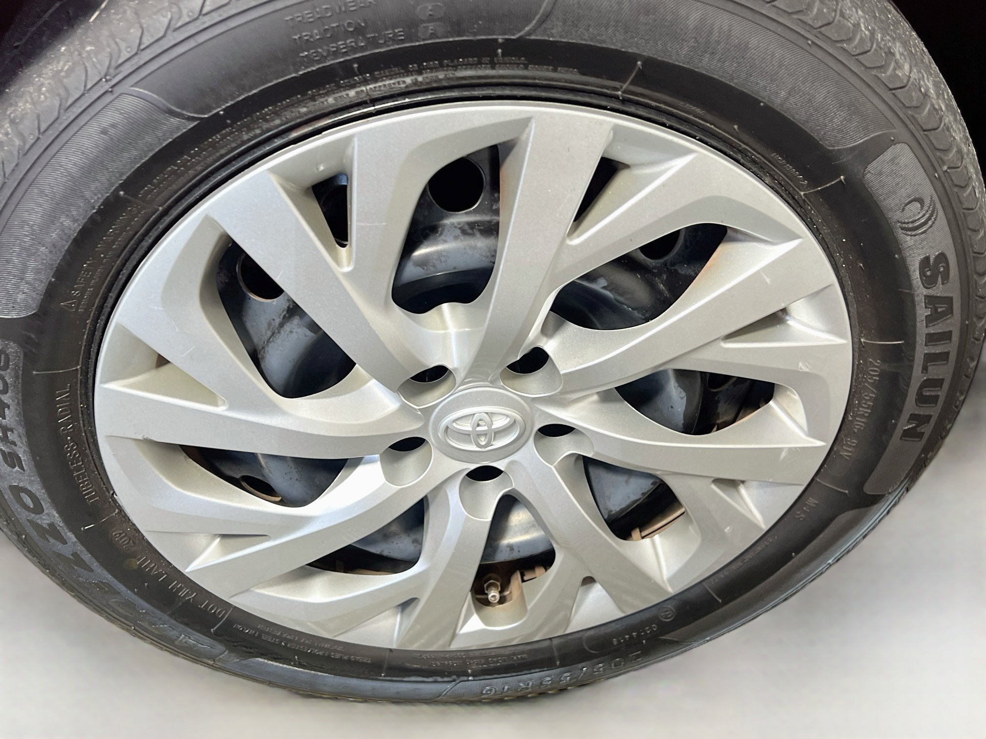 Used 2018 Toyota Corolla LE FWD image 14