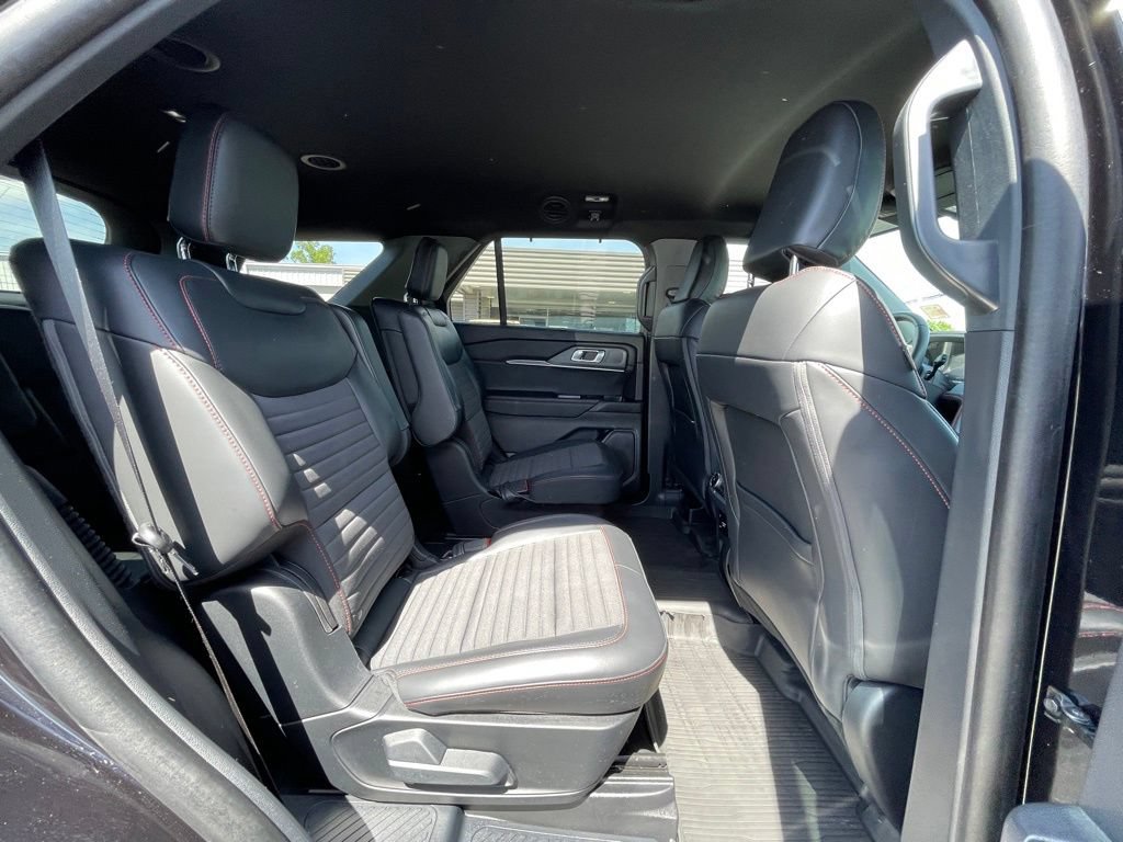 Used 2025 Ford Explorer ST-Line w/ Premium Package RWD image 27