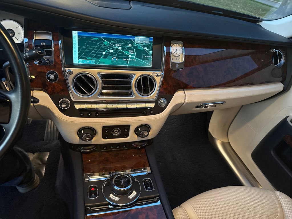 Used 2015 Rolls-Royce Ghost image 17
