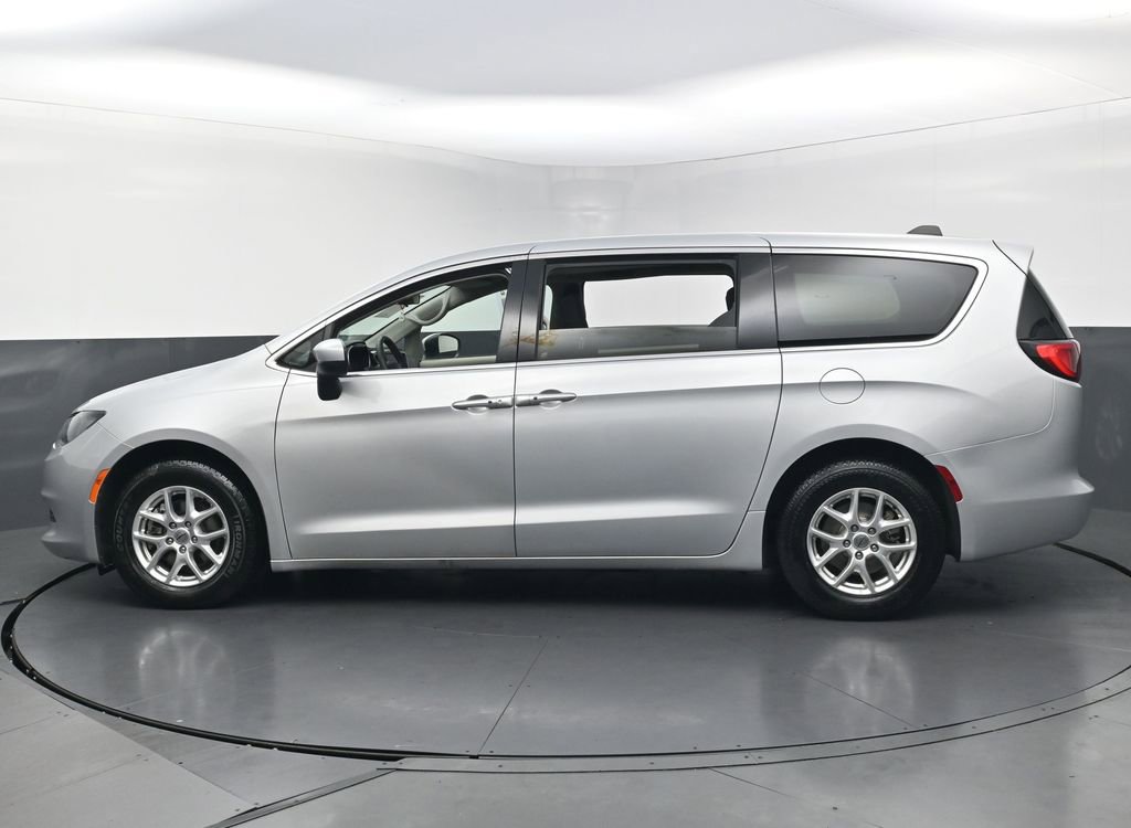 Used 2022 Chrysler Voyager LX FWD image 8