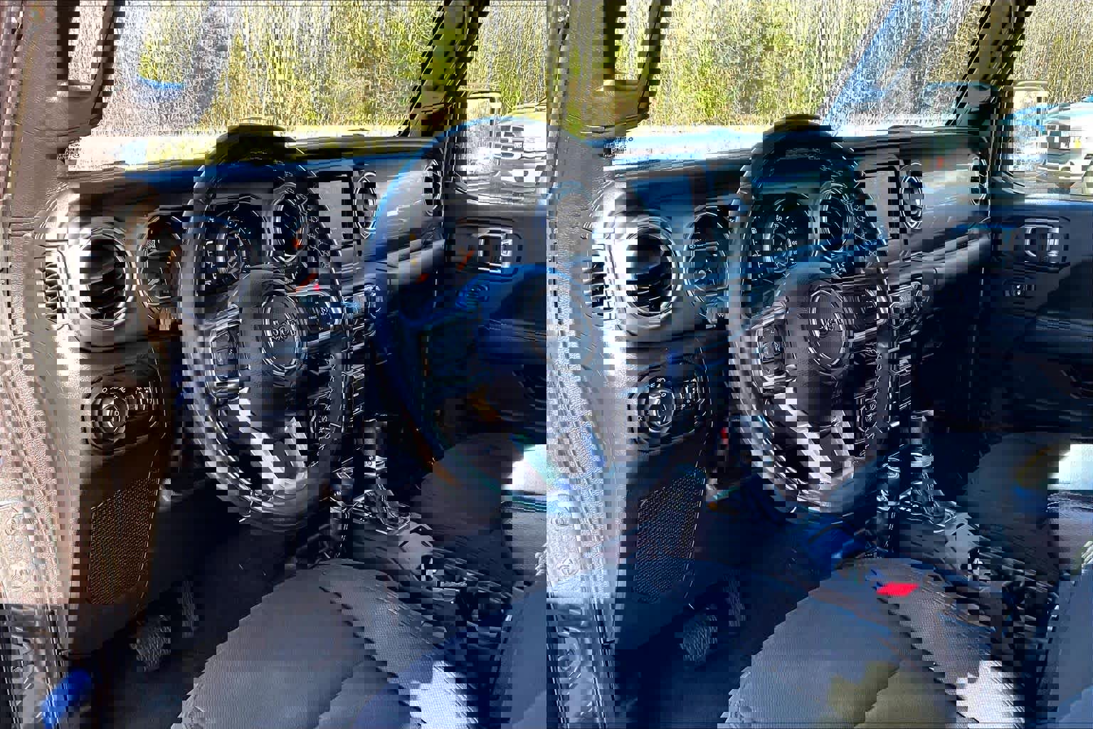 Used 2019 Jeep Wrangler Unlimited Sahara image 17