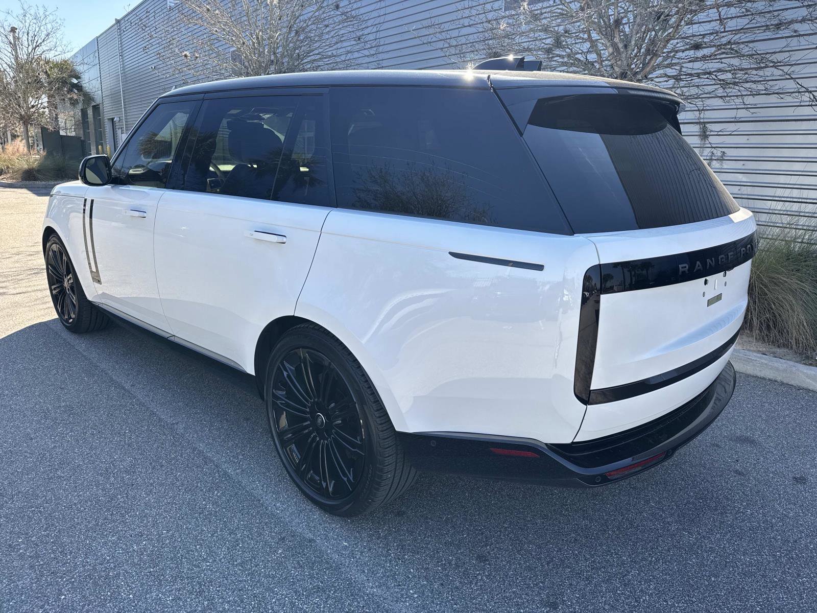 Certified 2024 Land Rover Range Rover Long Wheelbase Autobiography image 3