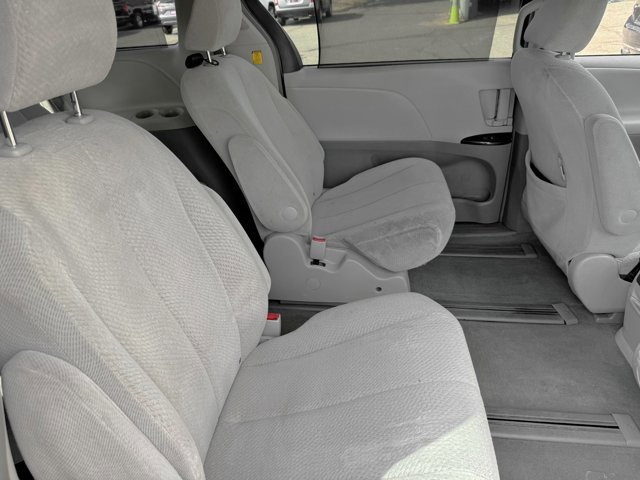 Used 2012 Toyota Sienna LE w/ Towing Pkg image 19