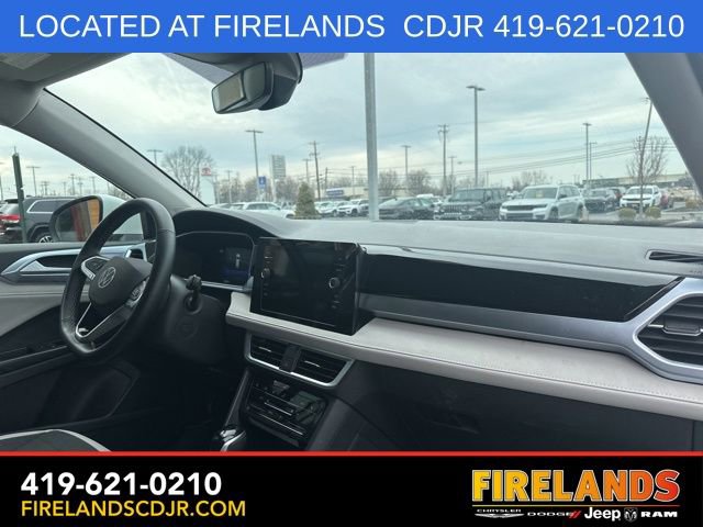 Used 2025 Volkswagen Taos SE AWD/4WD image 15