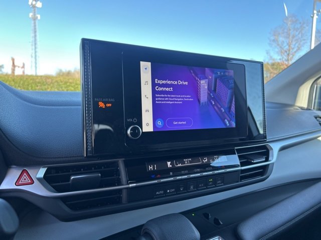 Used 2025 Toyota Sienna LE image 24