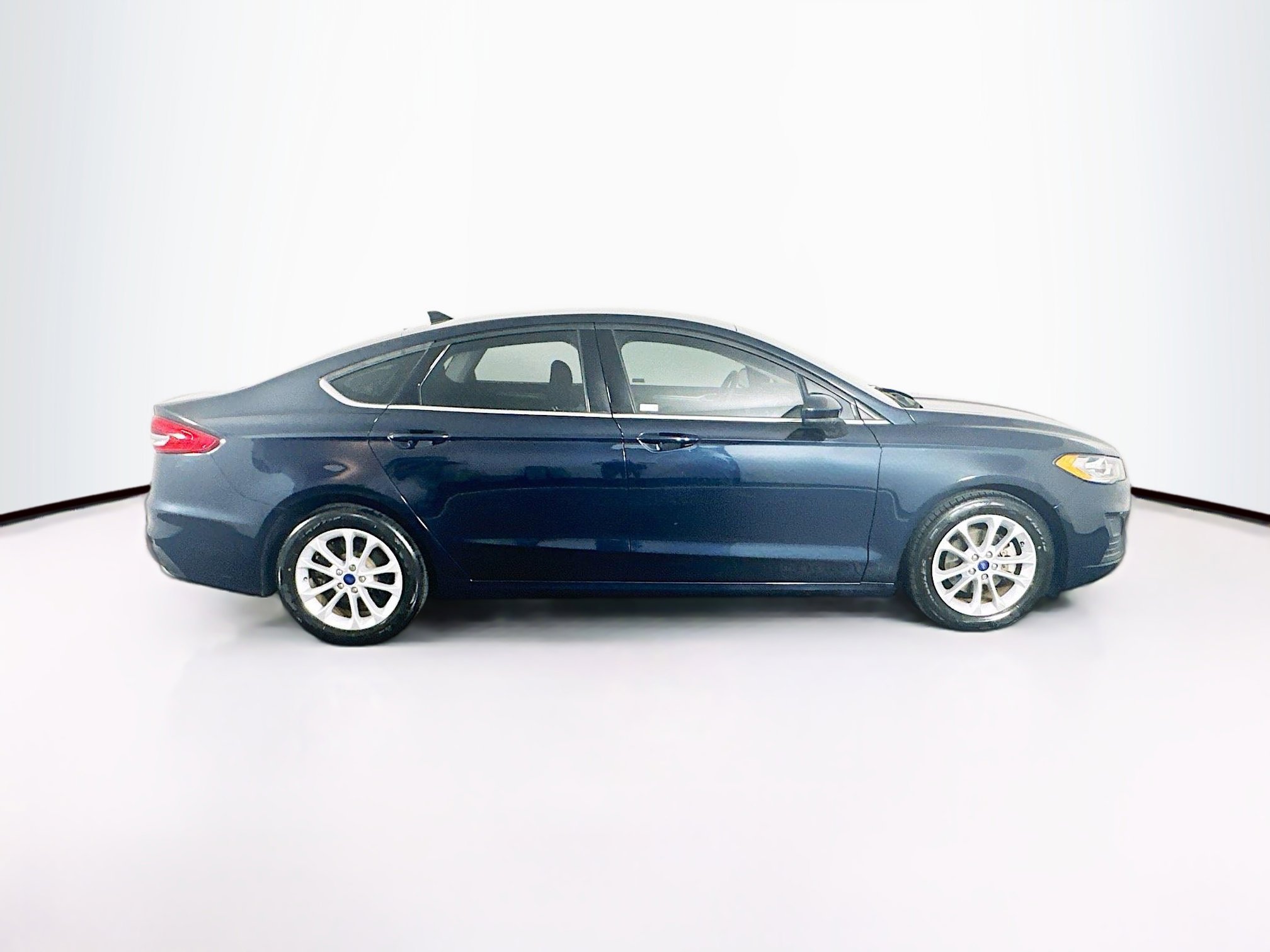 Used 2020 Ford Fusion SE FWD image 10