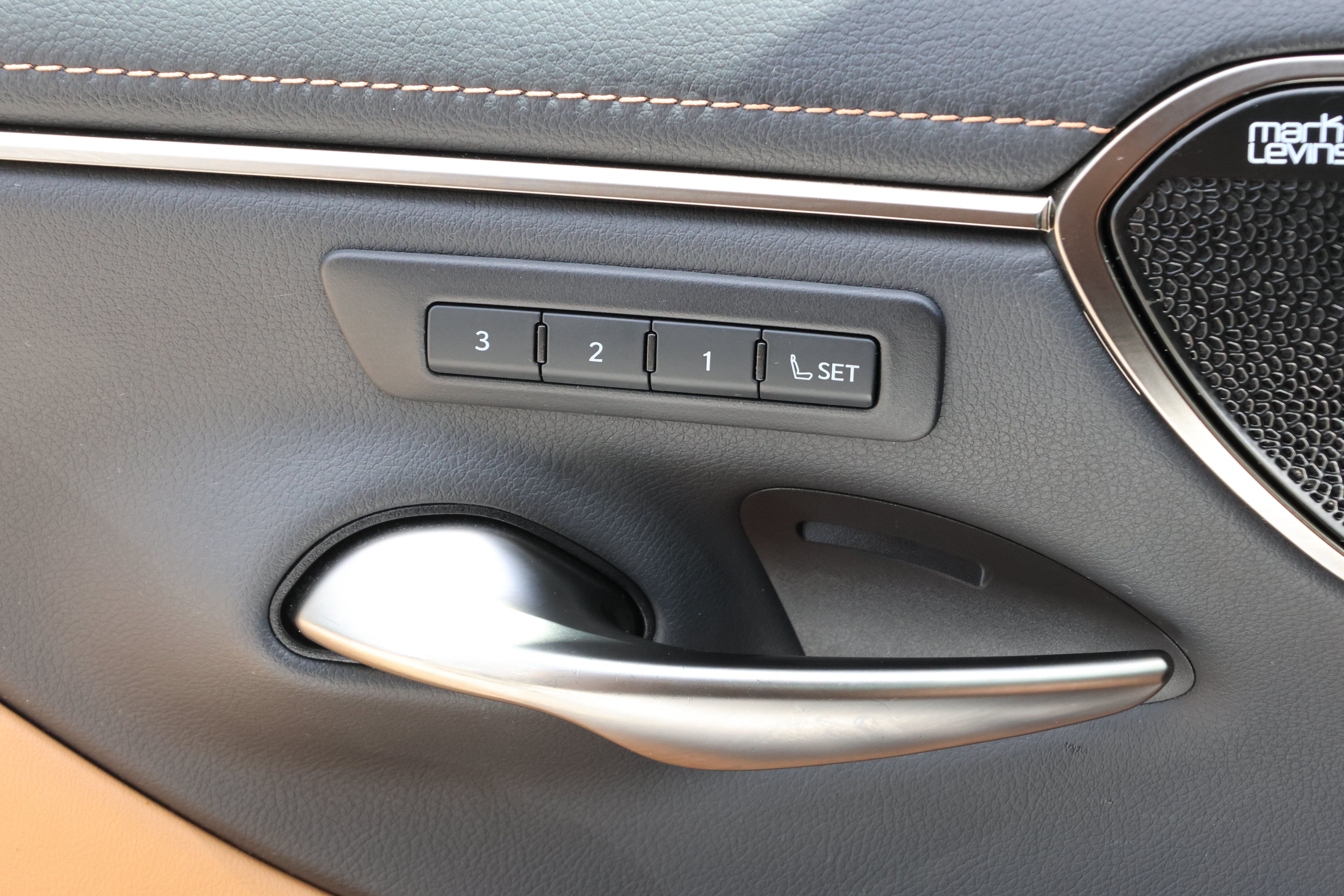 Used 2022 Lexus ES 350 Ultra Luxury w/ Accessory Package 2 FWD image 14