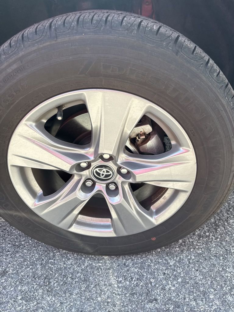 Used 2024 Toyota RAV4 XLE w/ Convenience Package image 2