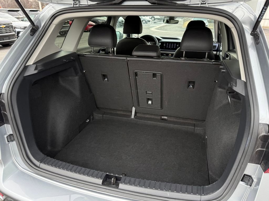 Used 2024 Volkswagen Taos SE image 14